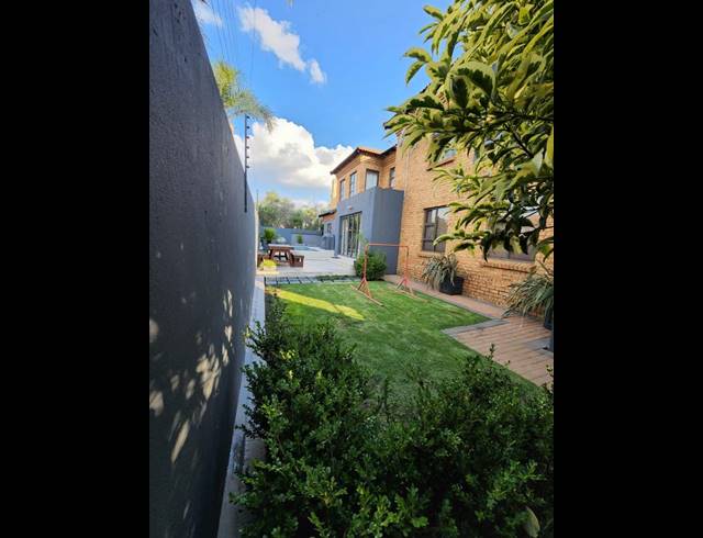 4 BEDROOM HOUSE FOR SALE IN SONNEVELD